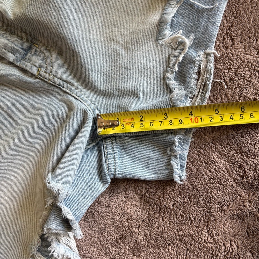 Free People Light Wash Distressed Denim Cut Off Shorts Size 28 - Picture 6 of 10